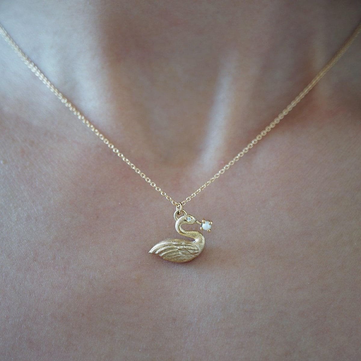 swan-diamond-pearl-necklace