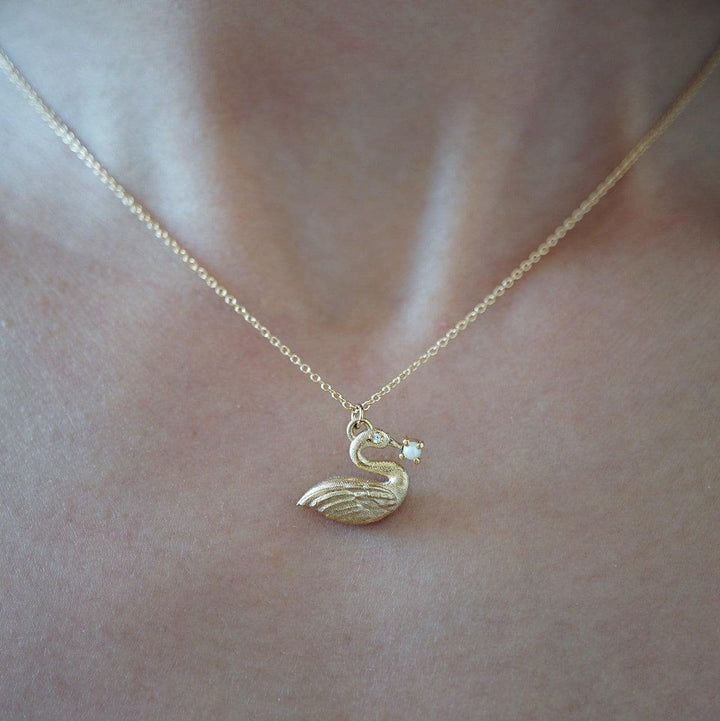 swan-diamond-pearl-necklace