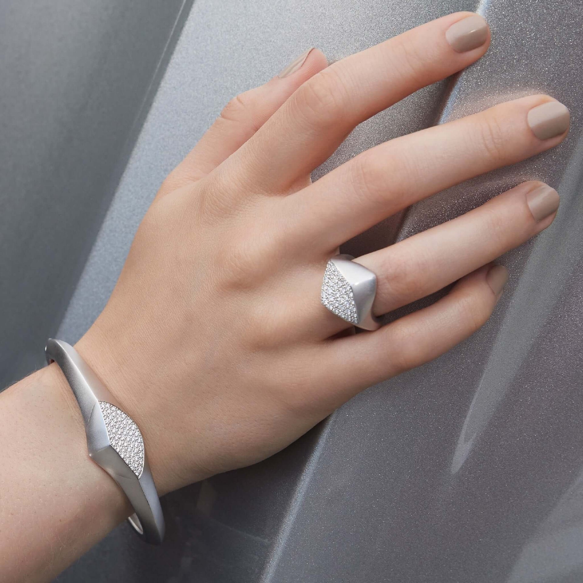 iris-cuff-with-diamonds