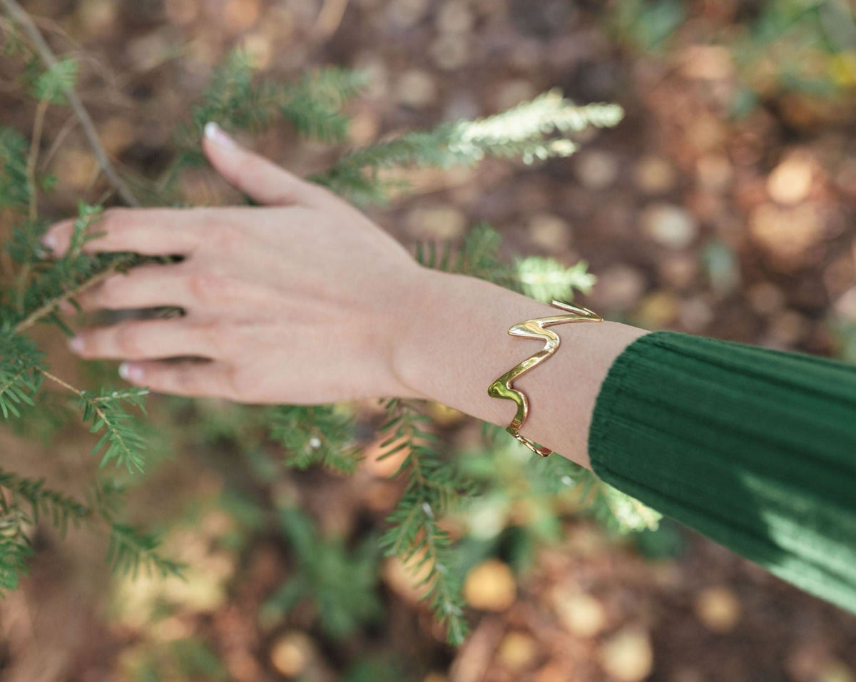 Bangle in 18 ct Yellow Gold in Wedeln Pattern