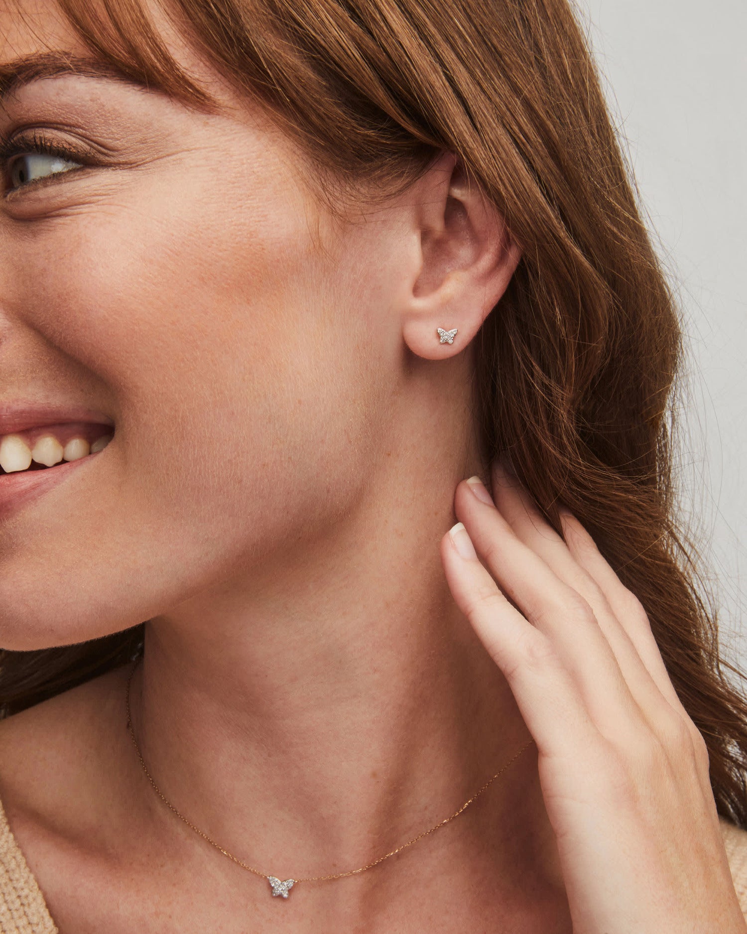 butterfly-14k-yellow-gold-pendant-necklace-in-white-diamond