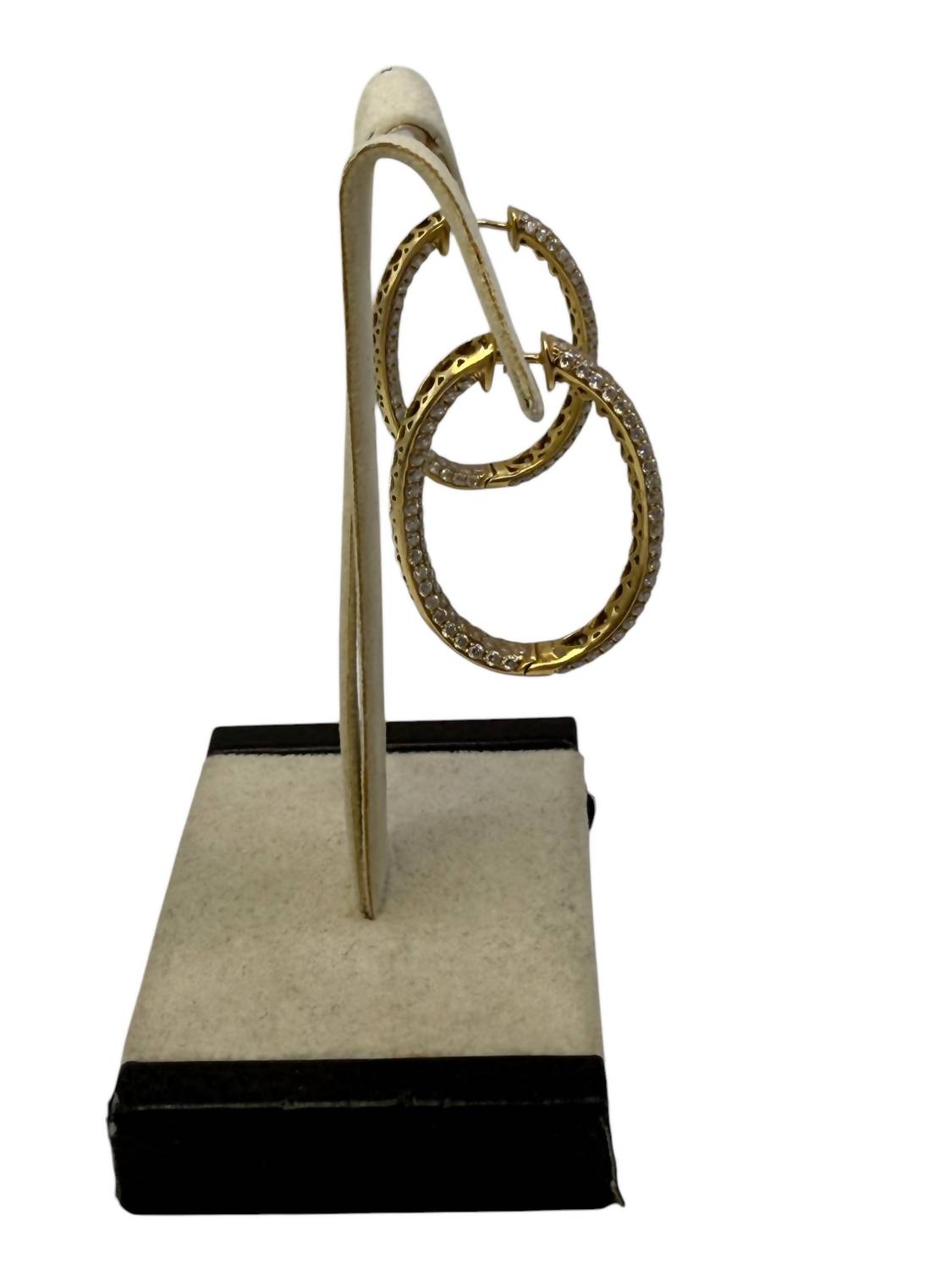 Oval With Diamonds Hoop Earrings In 18K Yellow Gold