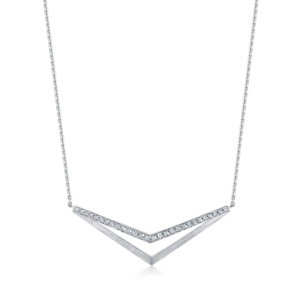 m-18k-white-gold-diamond-necklace-chow-sang-sang