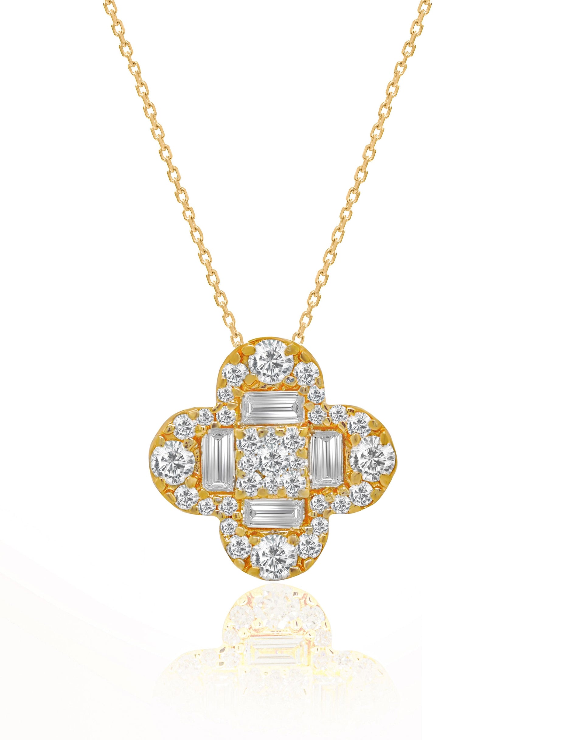 14kt yellow gold diamond pendant with clover-shaped design adorned with 0.70 cts tw diamonds