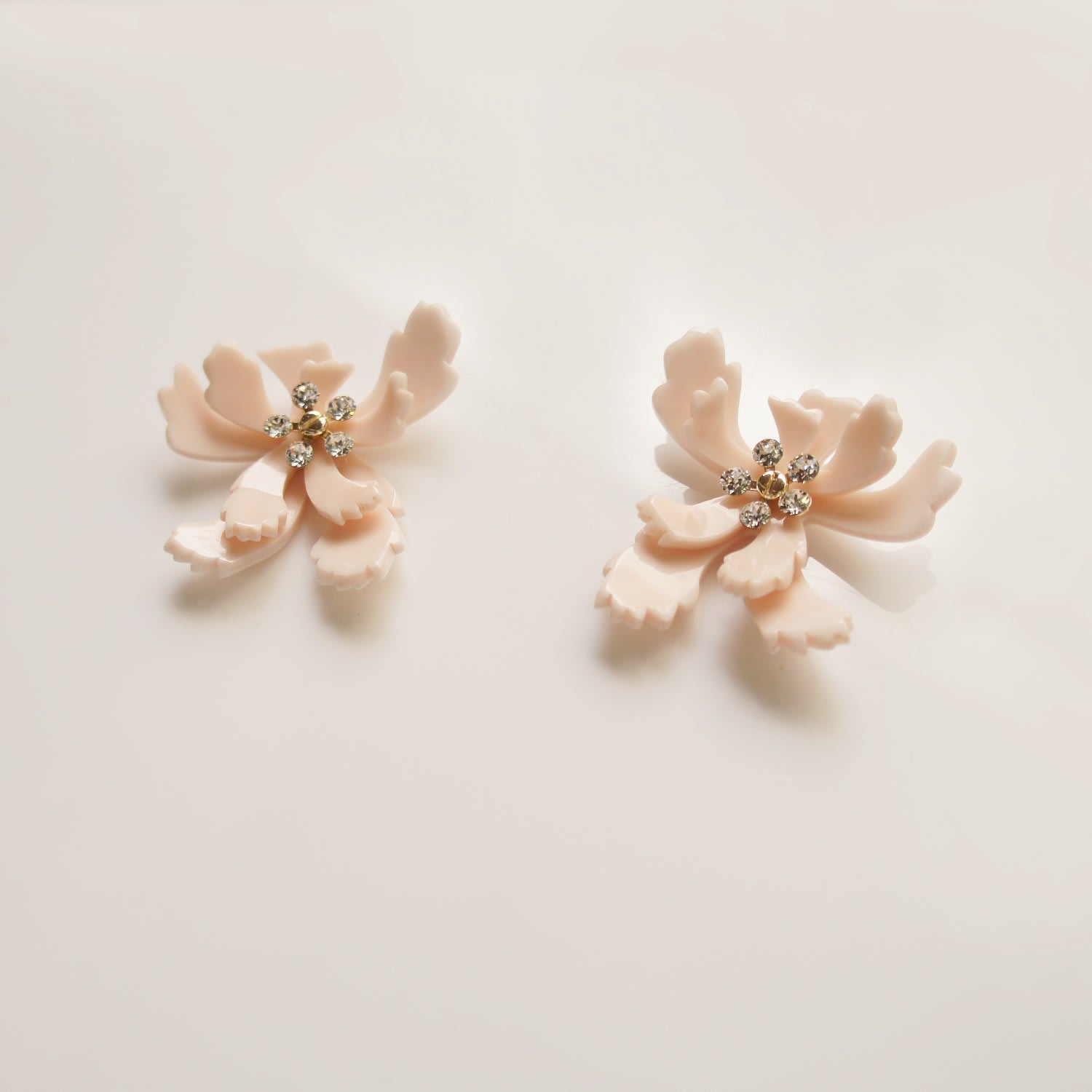 Acrylic Handmade Earring Flower Bee Nude