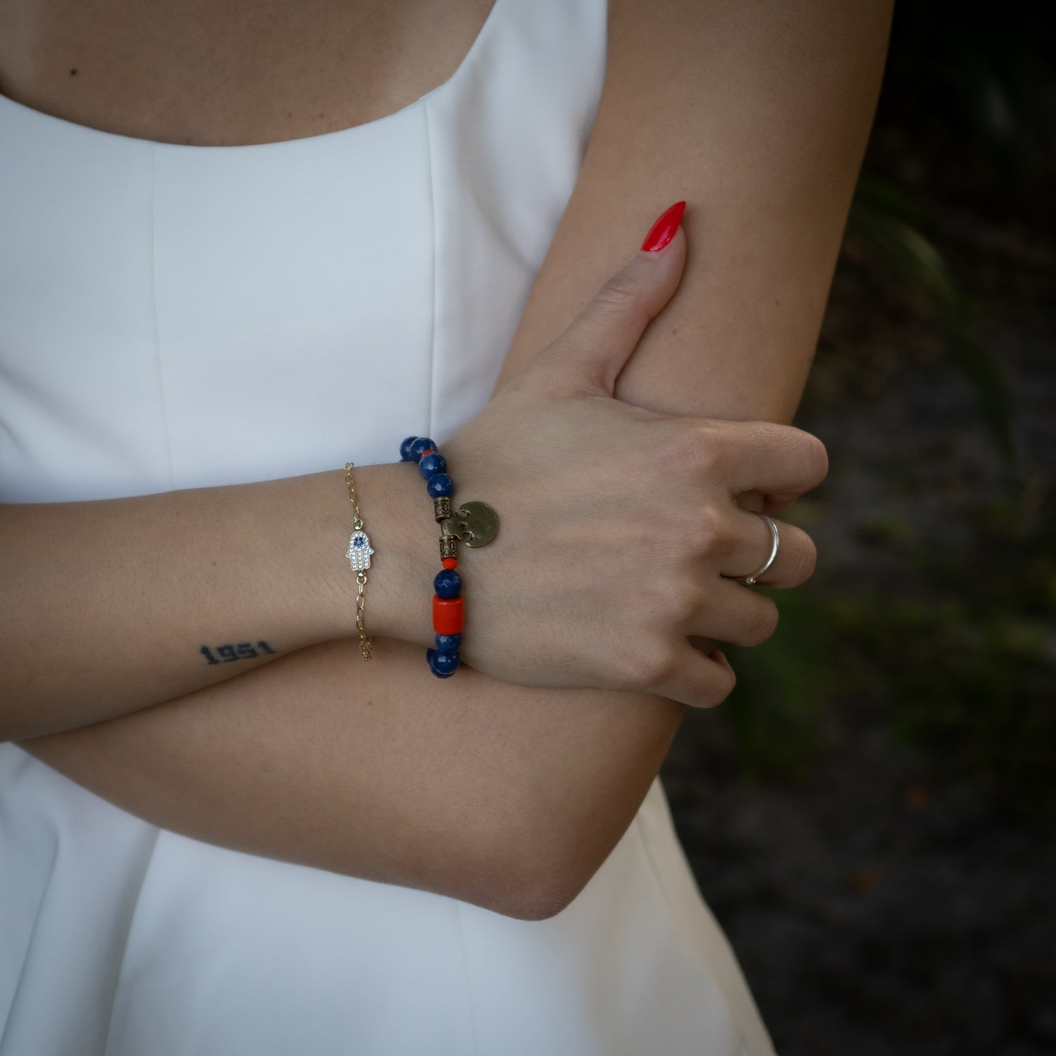 Agate Stone And Bronze Charm Beaded Bracelet - Blue