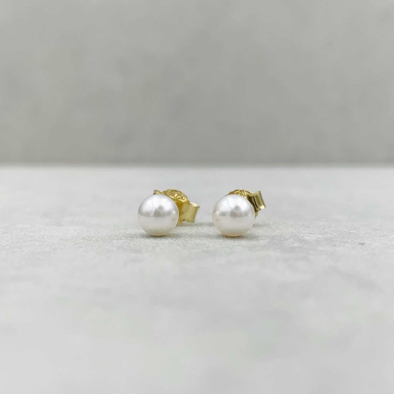 Akoya Pearl Earstuds S
