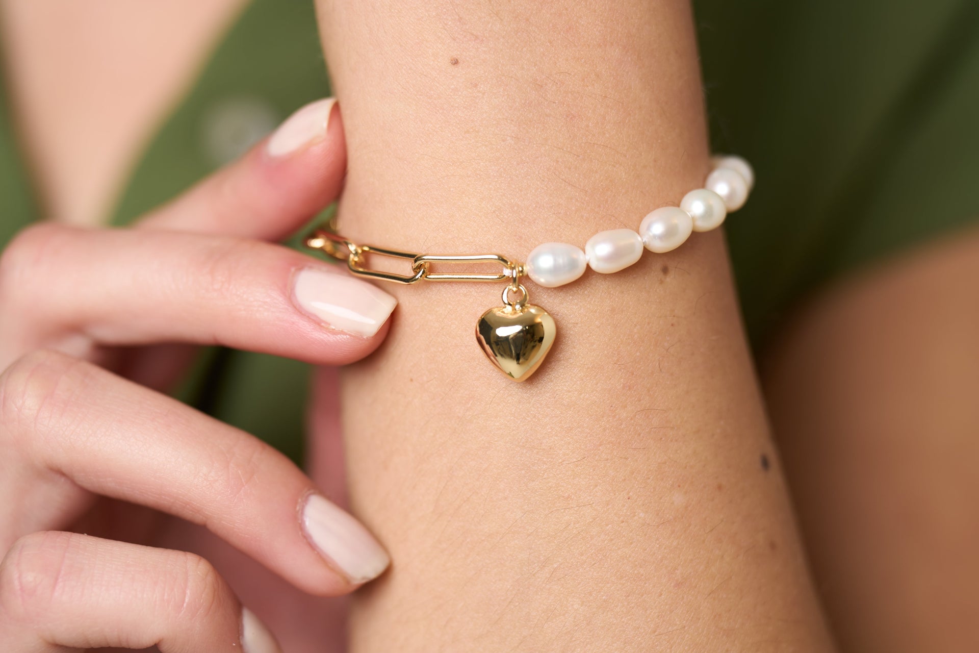 Amare Oval Cultured Freshwater Pearl & Gold Chain Bracelet With Gold Heart