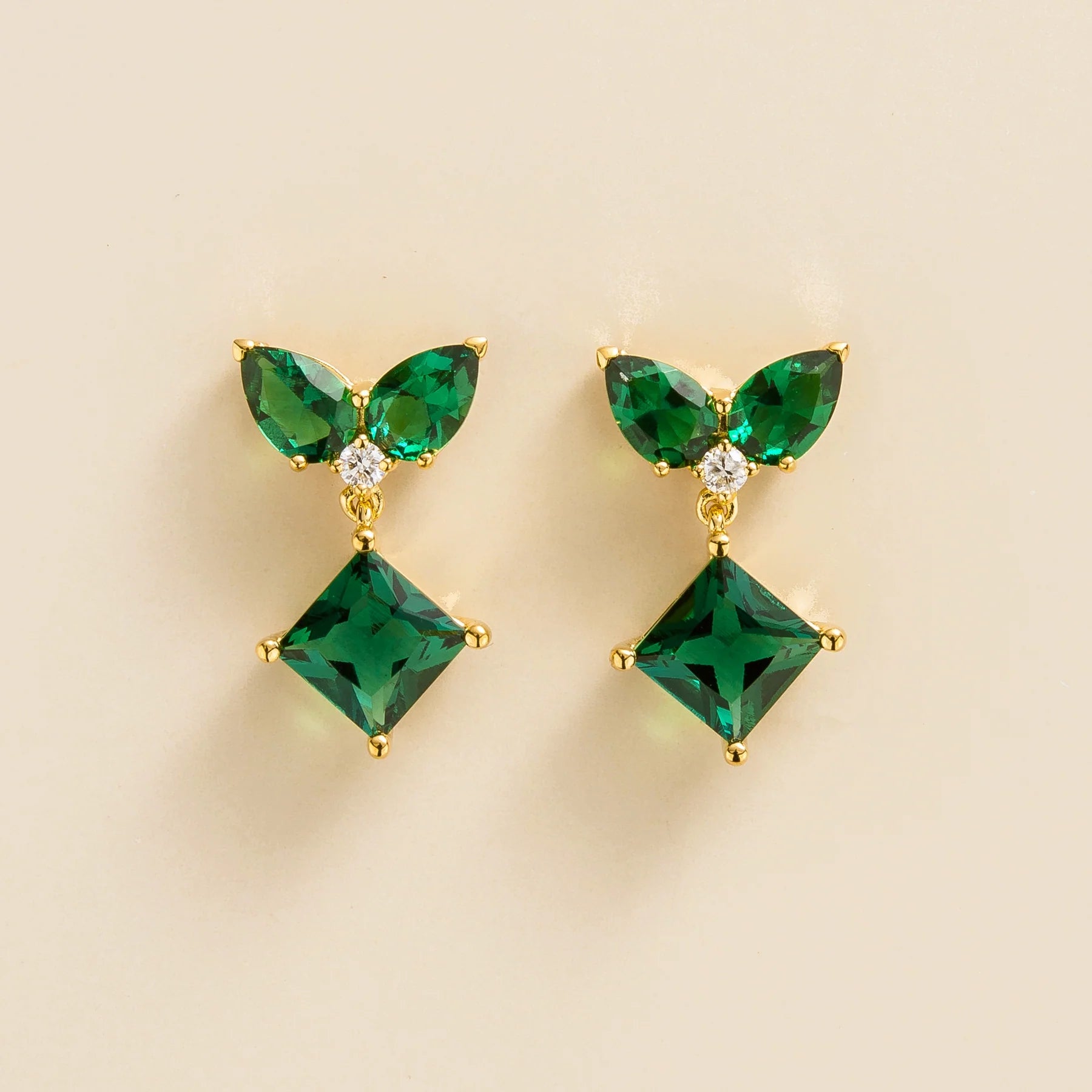 Amore Gold Earrings Emerald & Diamond