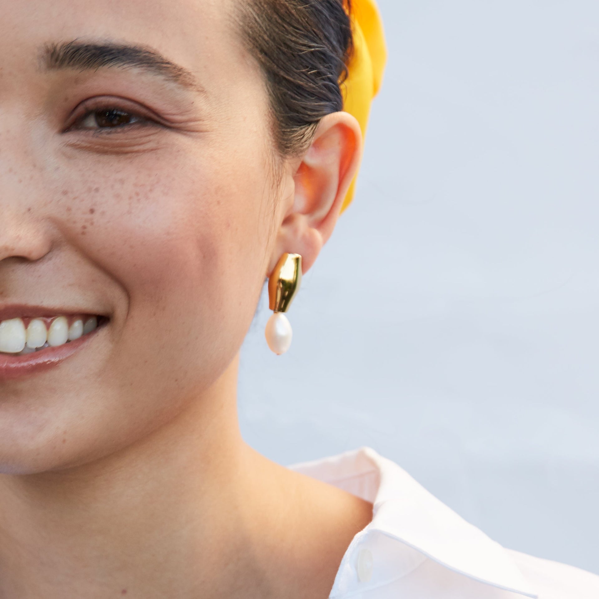 Amphora Pearl Studs - Gold