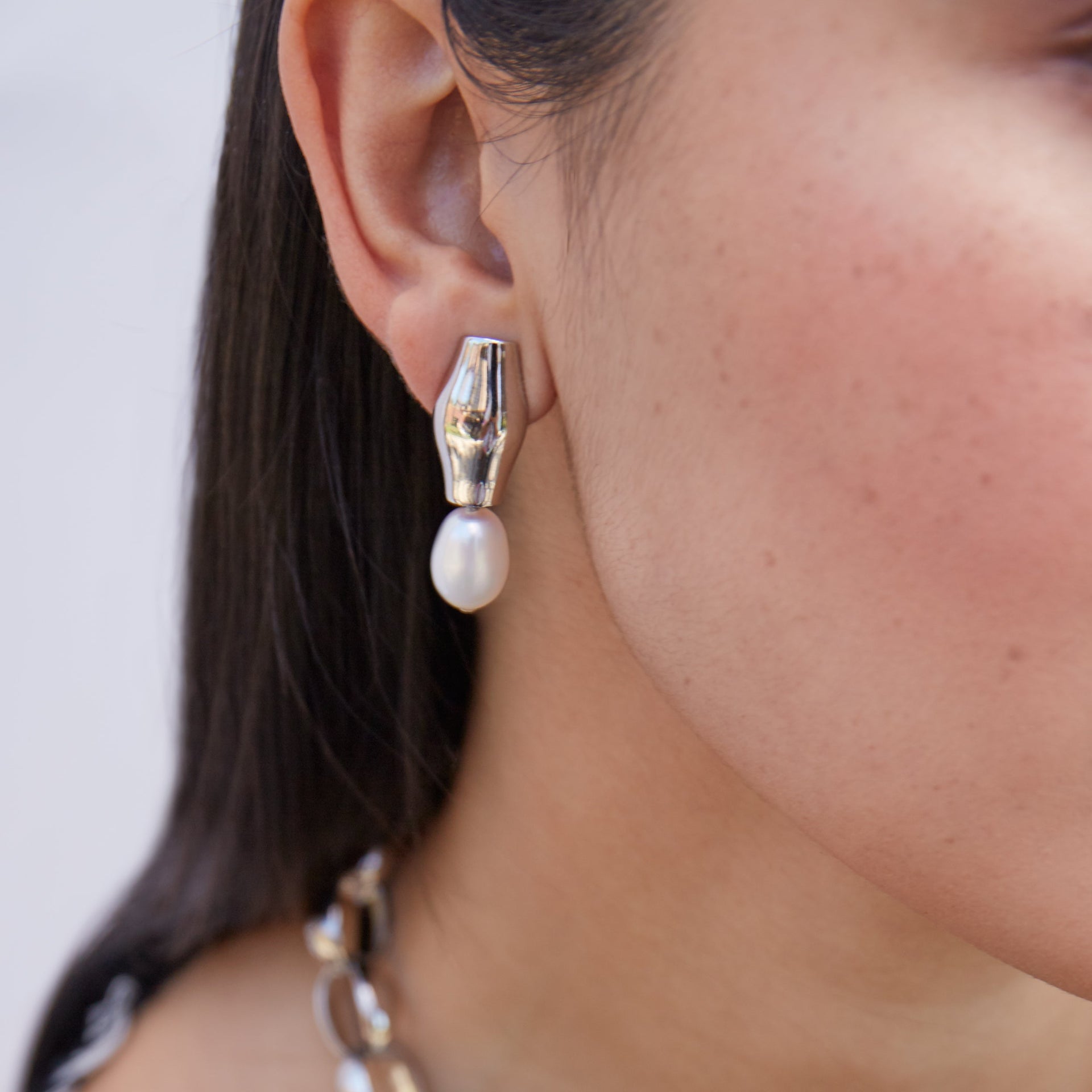 Amphora Pearl Studs - Silver