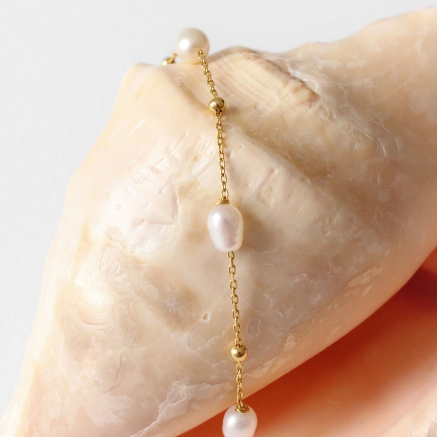 Aphrodite Pearl Bracelet