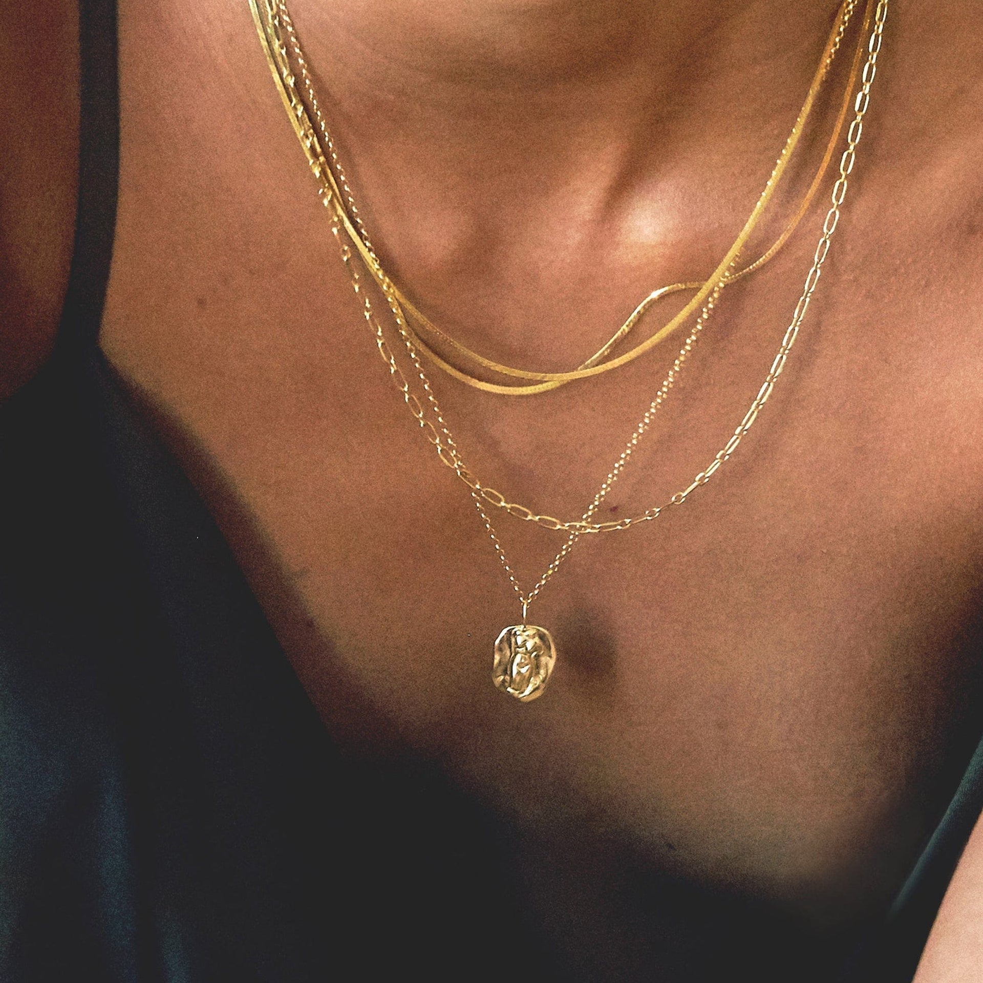 aphrodite-necklace-18ct-gold-plated-sterling-silver-daisy-london