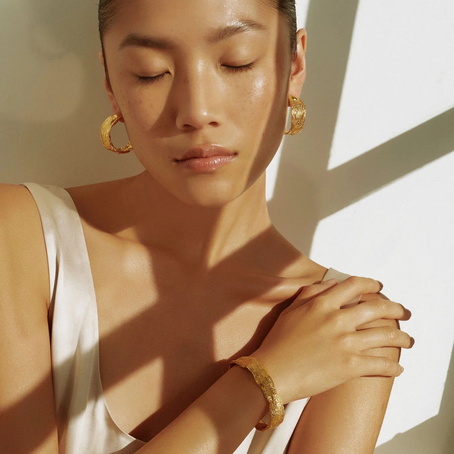 Archaic Chunky Hoop Earrings Gold