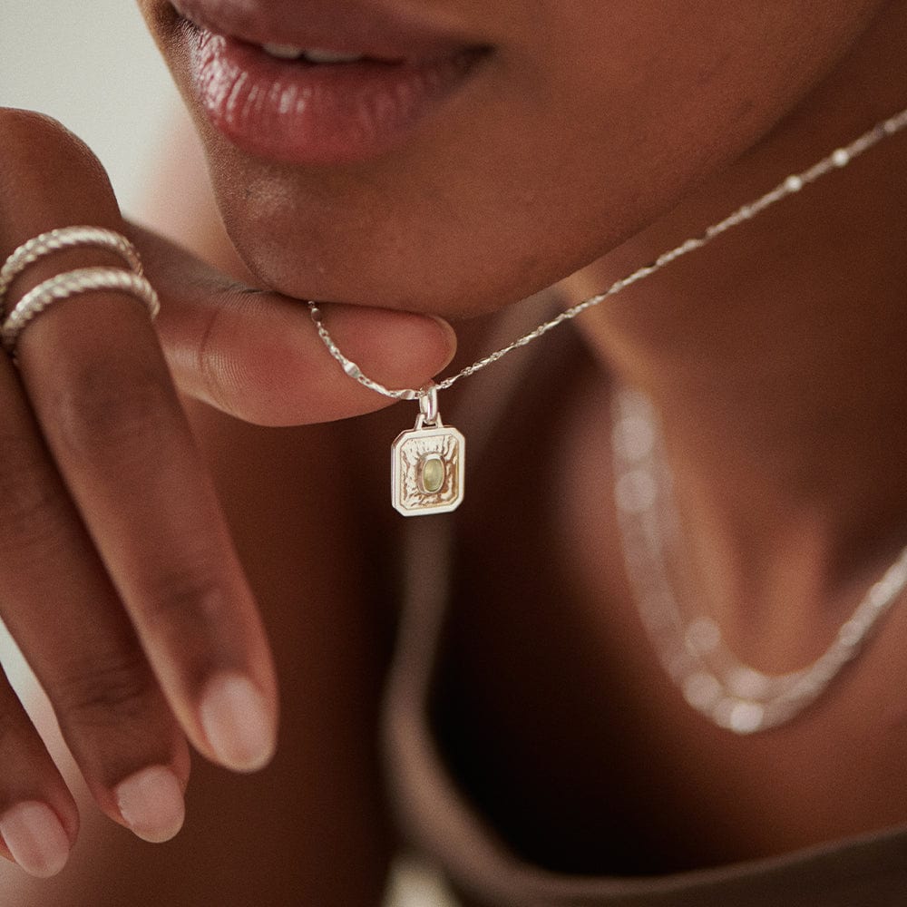 august-peridot-birthstone-necklace-sterling-silver-daisy-london