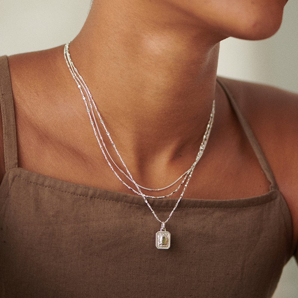 august-peridot-birthstone-necklace-sterling-silver-daisy-london