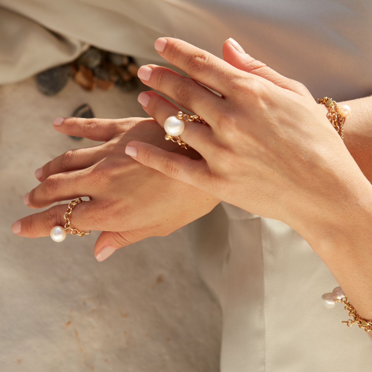 Auria White Pearl Chain Ring - Gold