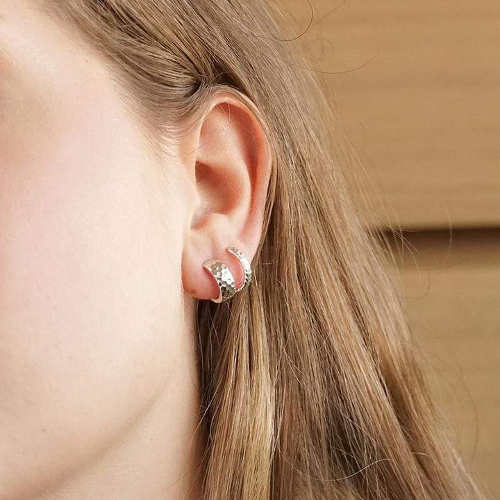 bold-honeycomb-huggie-hoop-earrings-925-sterling-silver-daisy-london
