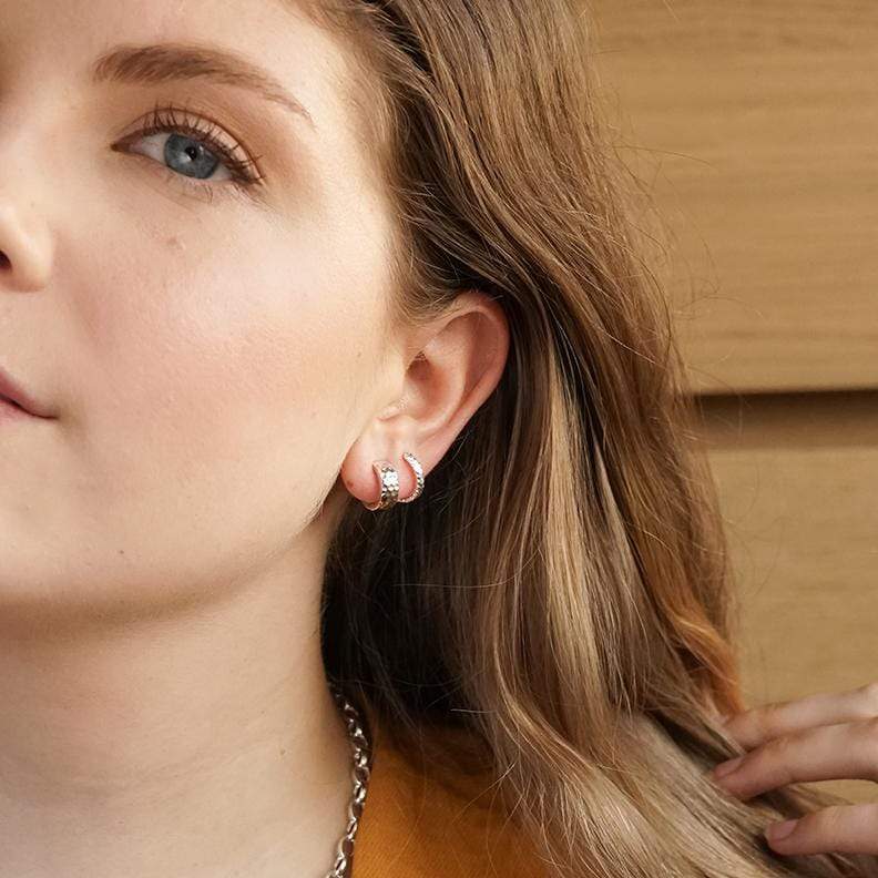 bold-honeycomb-huggie-hoop-earrings-925-sterling-silver-daisy-london