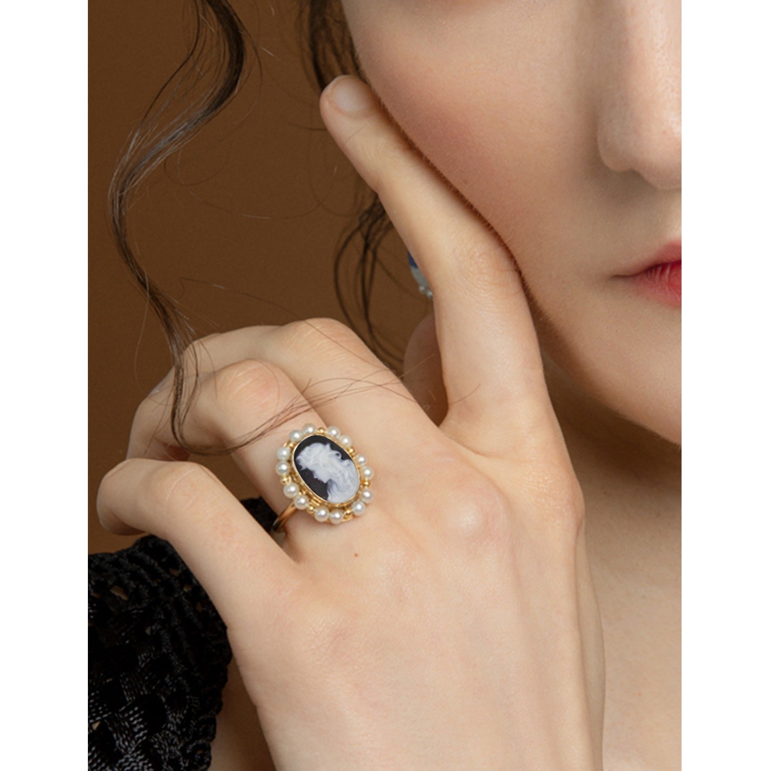 Little Lovelies Gold-Plated Black Cameo Pearly Ring