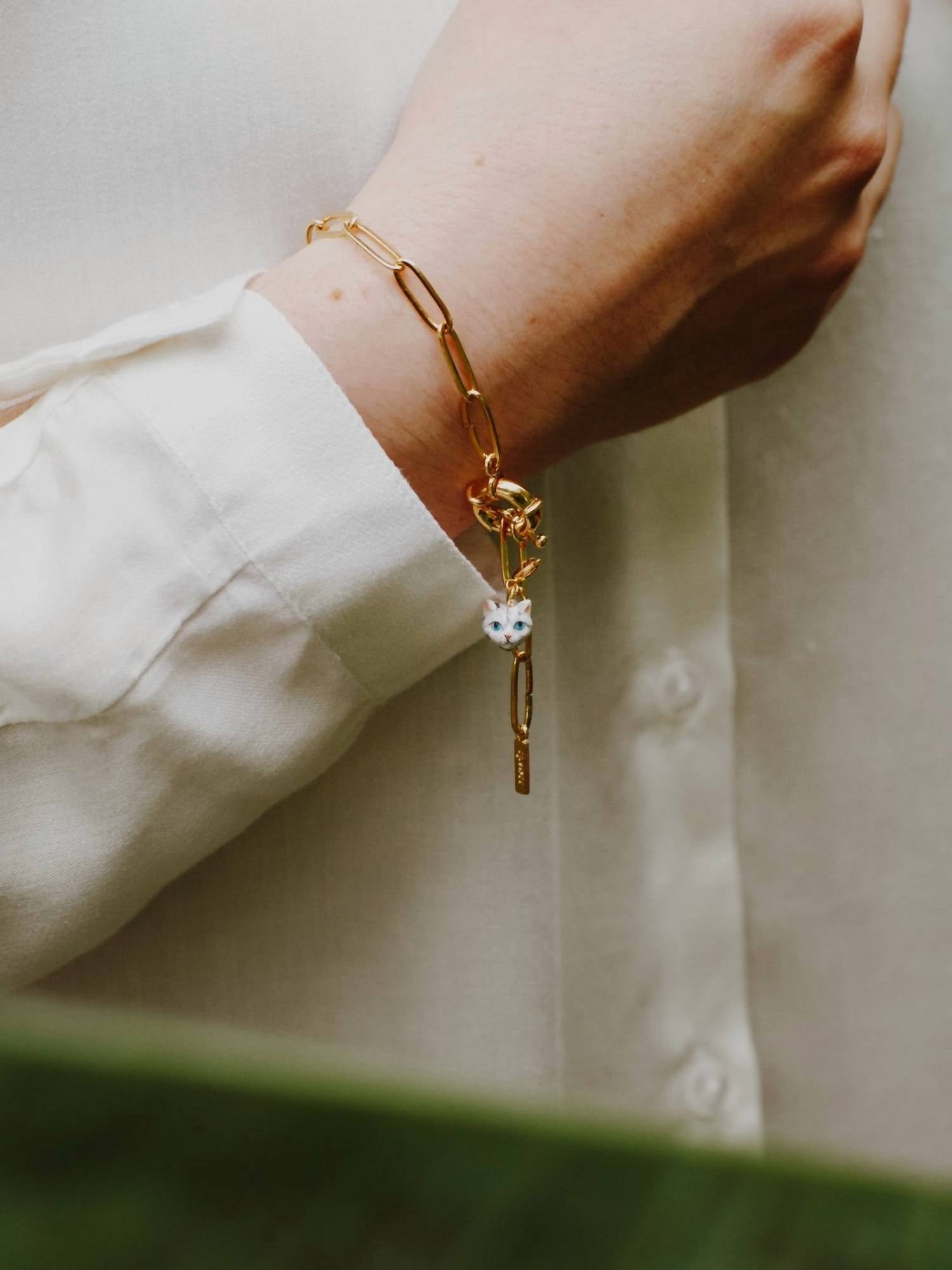 Women's Bare Chain Bracelet in Gold