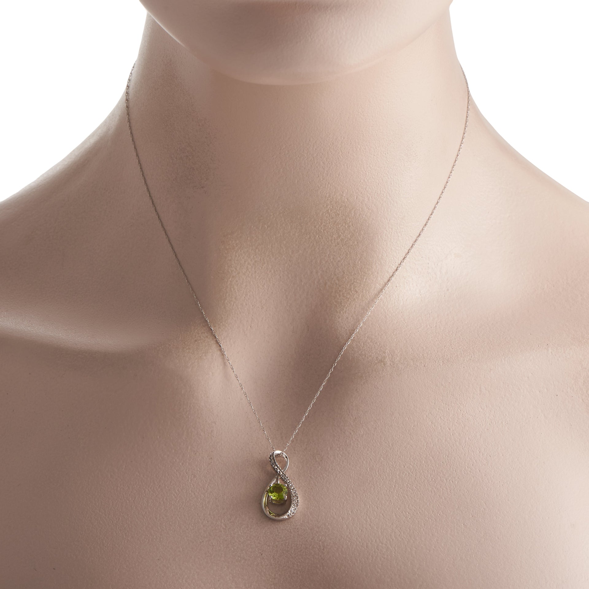 LB Exclusive 14K White Gold 0.03ct Diamond and Peridot Pendant Necklace PD4-15537WPE