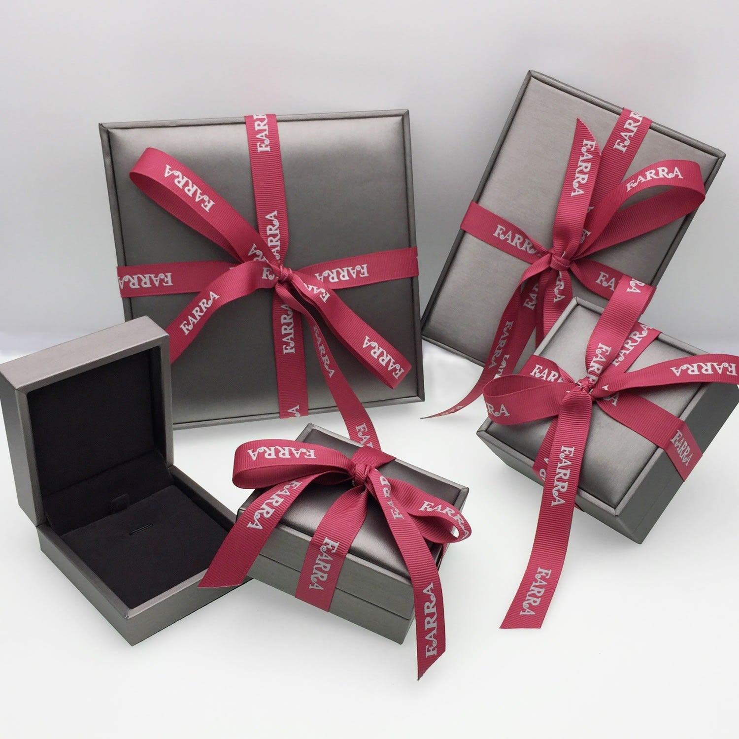 Baroque Pearls & Crystals Short Necklace