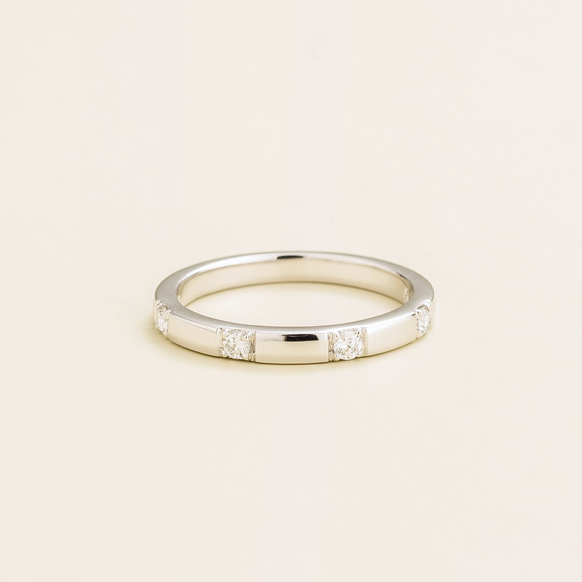 Balans White Gold Ring Set With Diamond