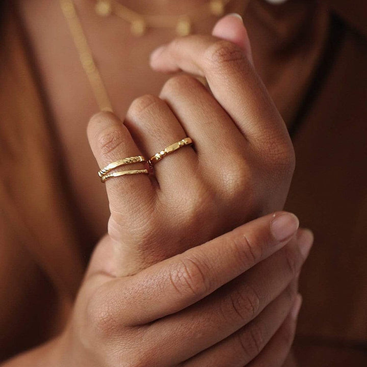 ball-and-bar-chunky-ring-18ct-gold-plated-sterling-silver-daisy-london