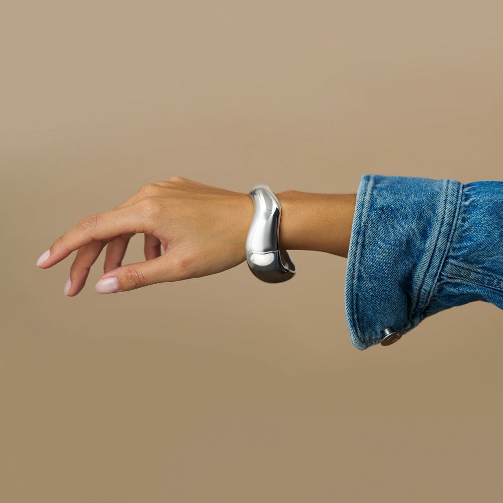 Statement Wave Bangle Silver