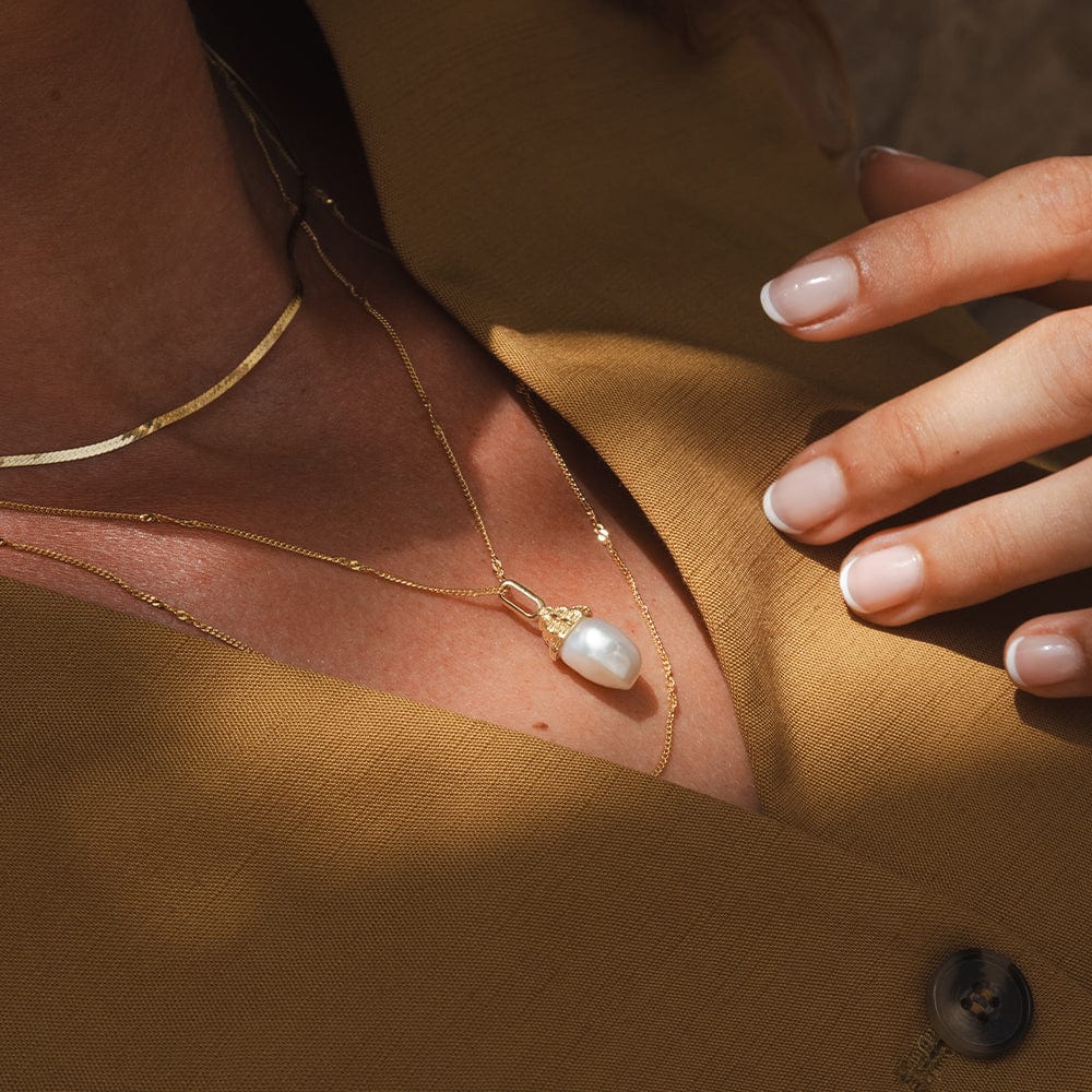 baroque-pearl-shell-necklace-18ct-gold-plated-daisy-london