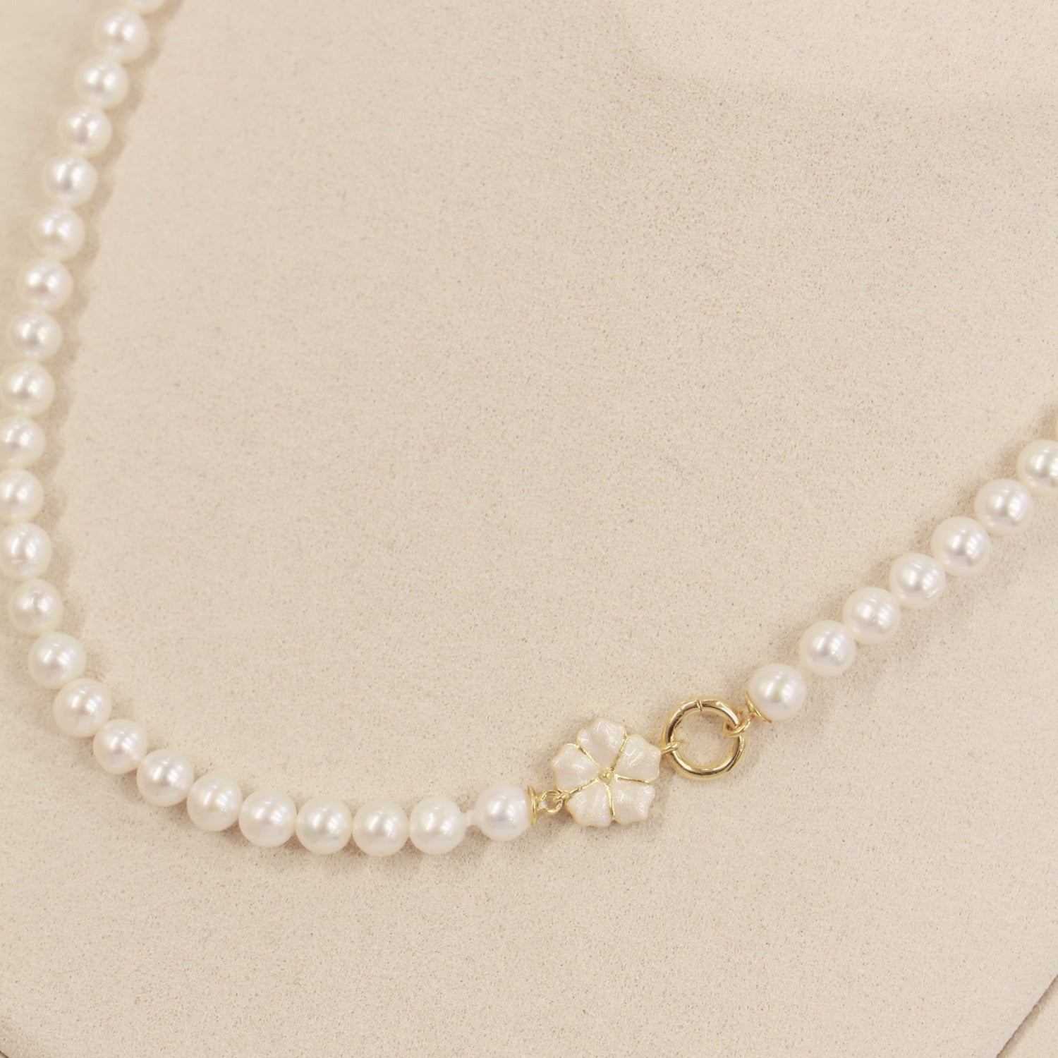 Bavella Pearl Necklace - White