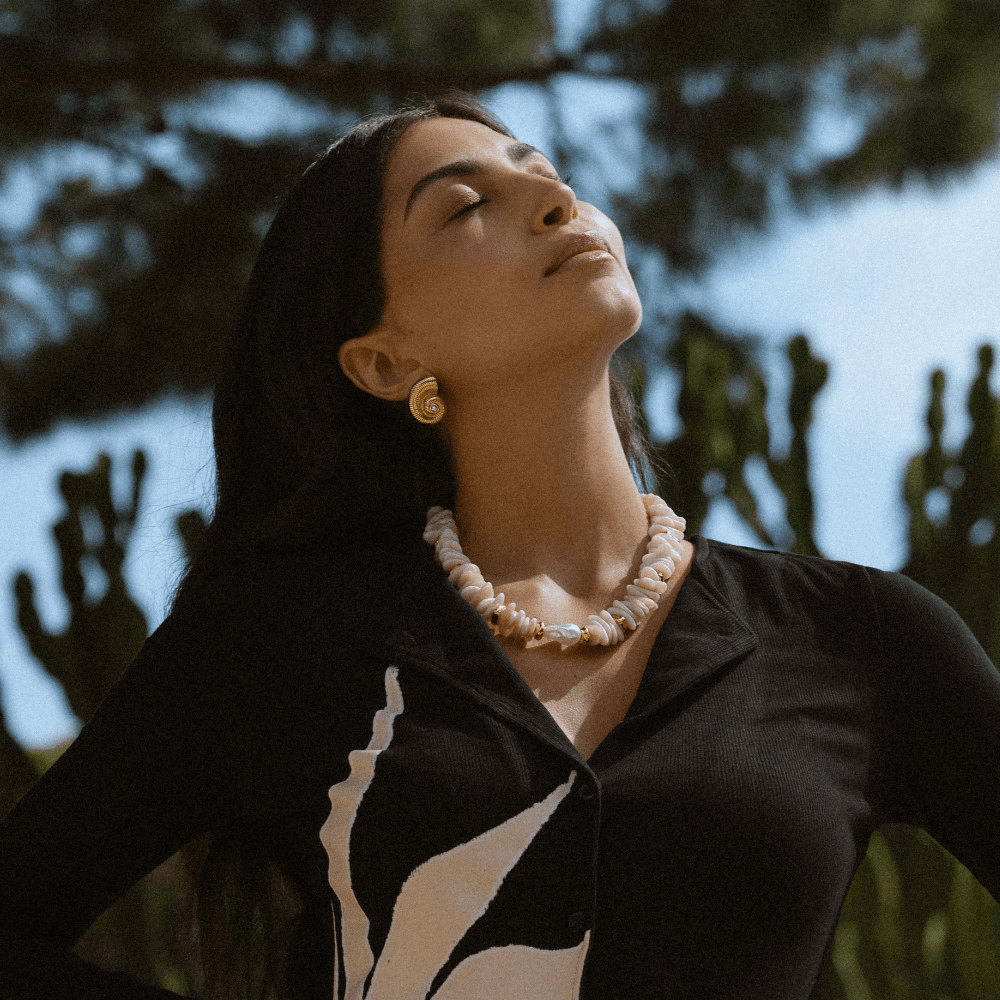 Statement Chip & Stationed Pearl Necklace