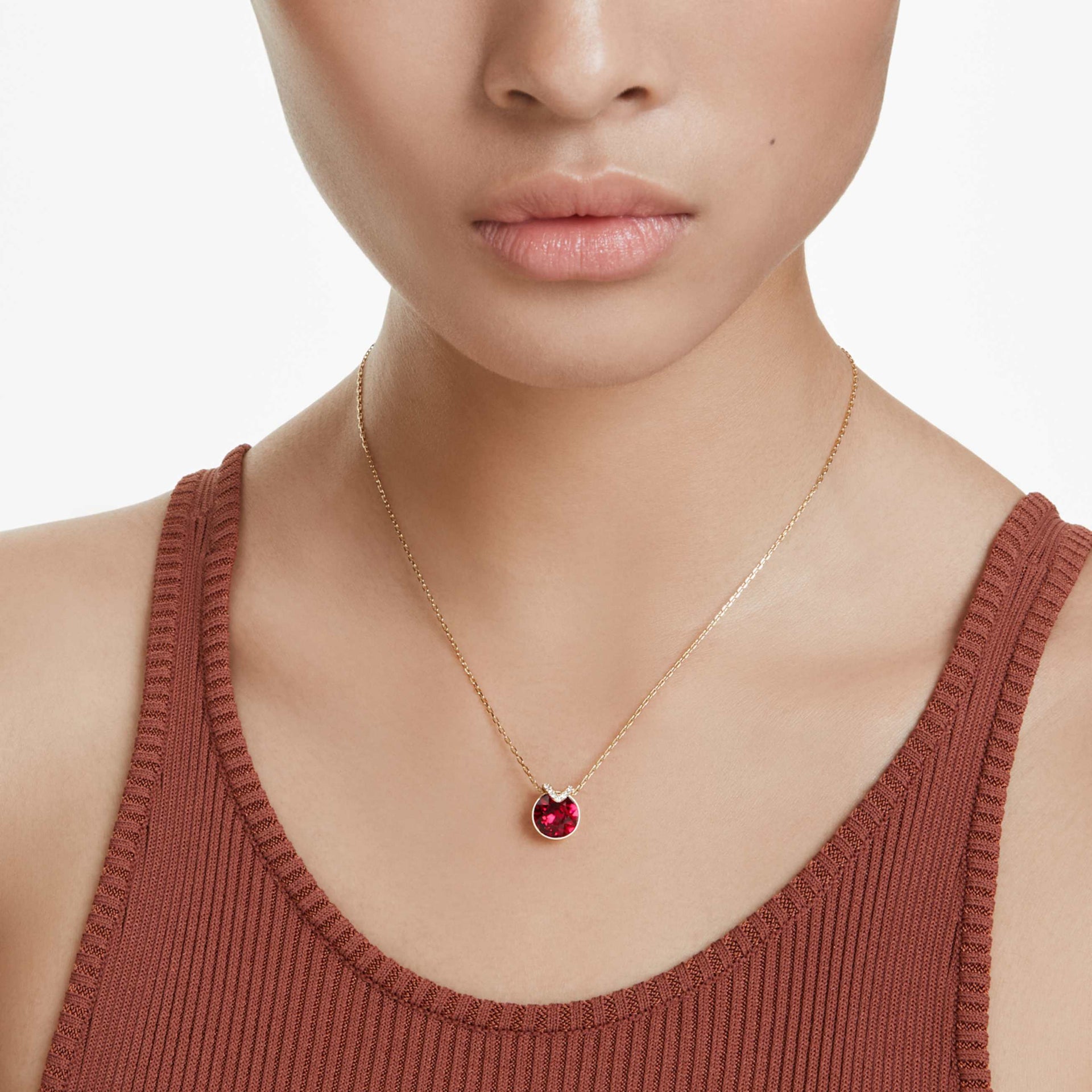 BELLA V PENDANT ROUND CUT RED GOLD TONE PLATED