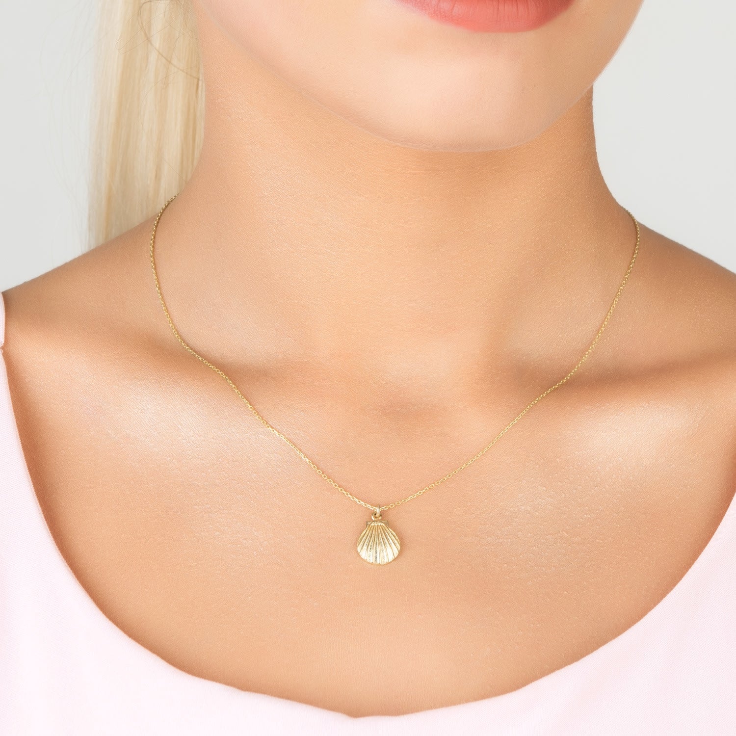 Cast Scallop Shell Shaped Mini Sterling Silver Necklace In Gold Plating