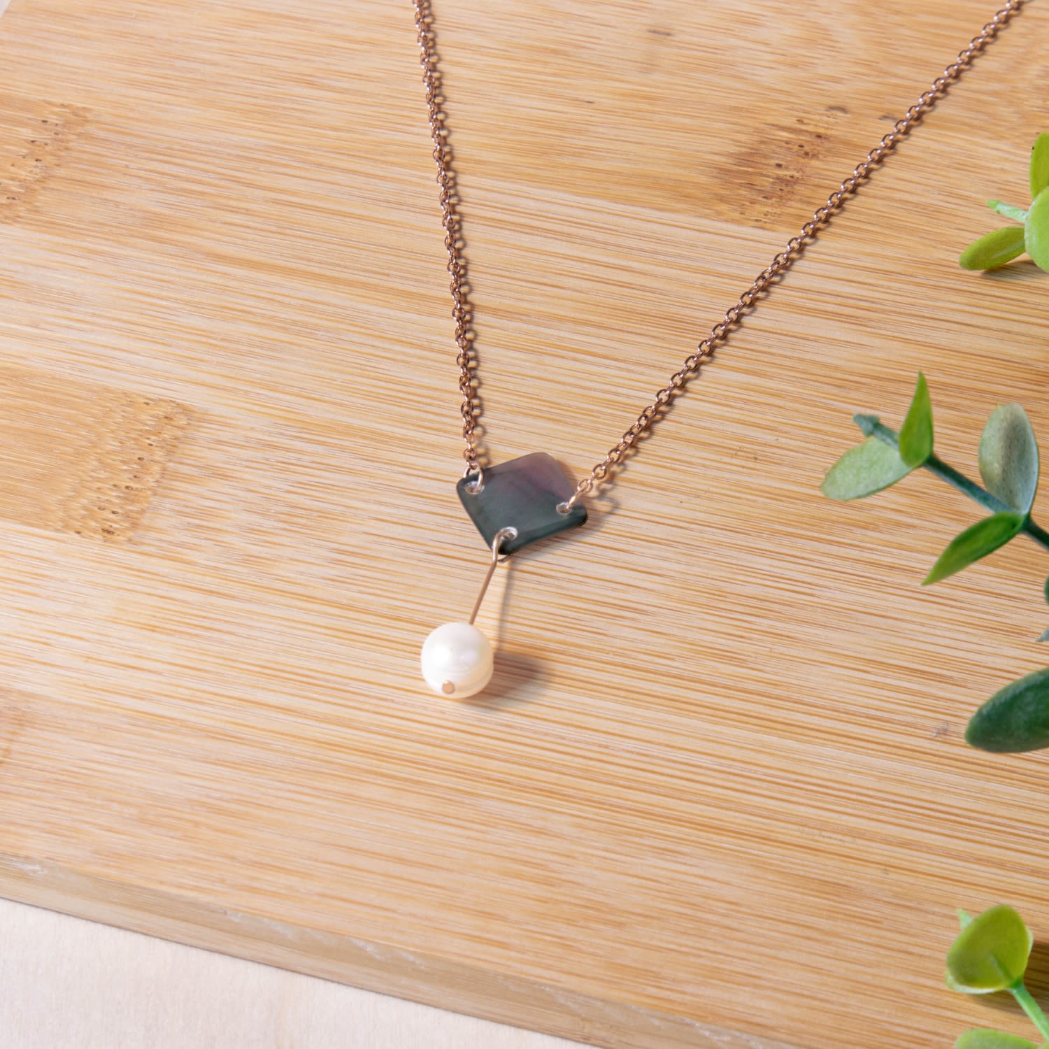 Black Mother-Of-Pearl Necklace - Diamond And Pearl Drop