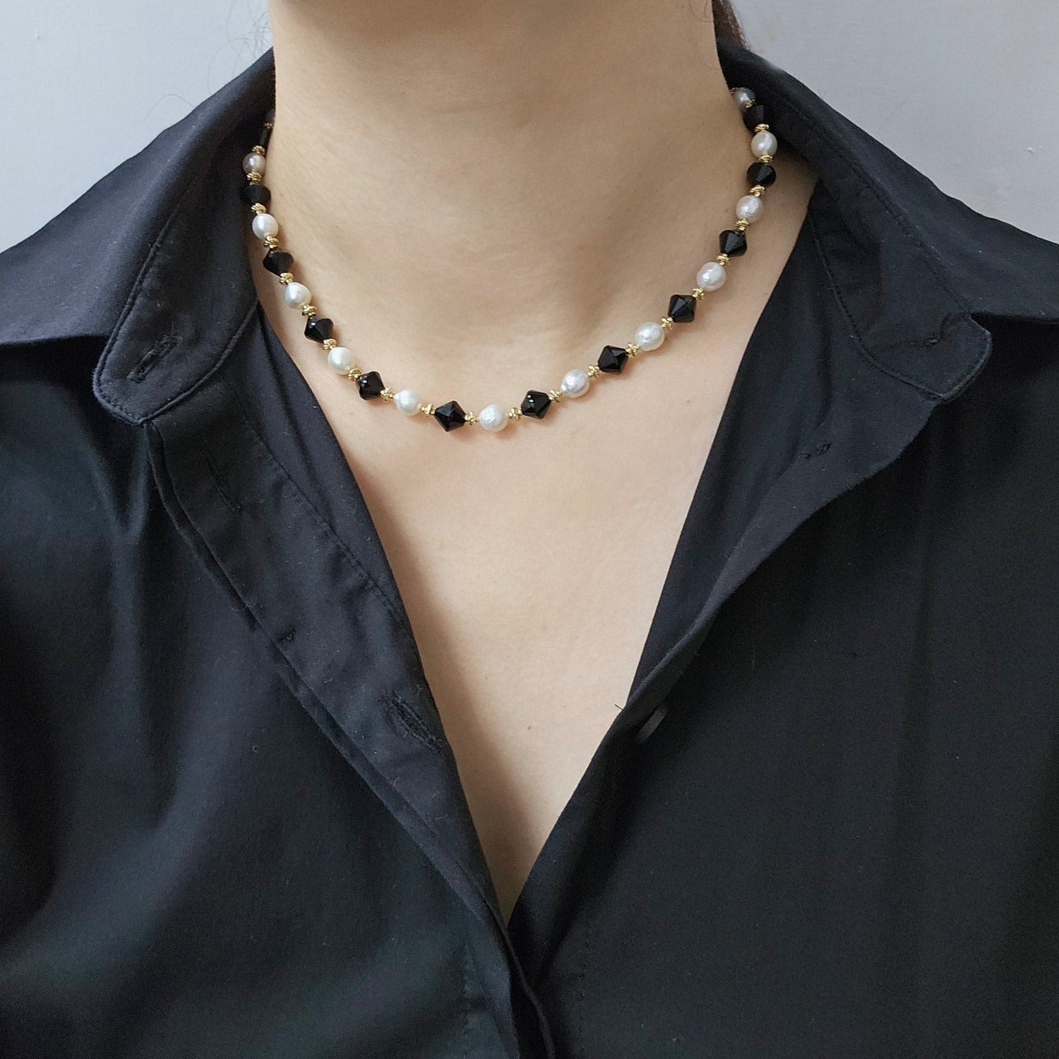 Black Obsidian And White Pearls Short Necklace