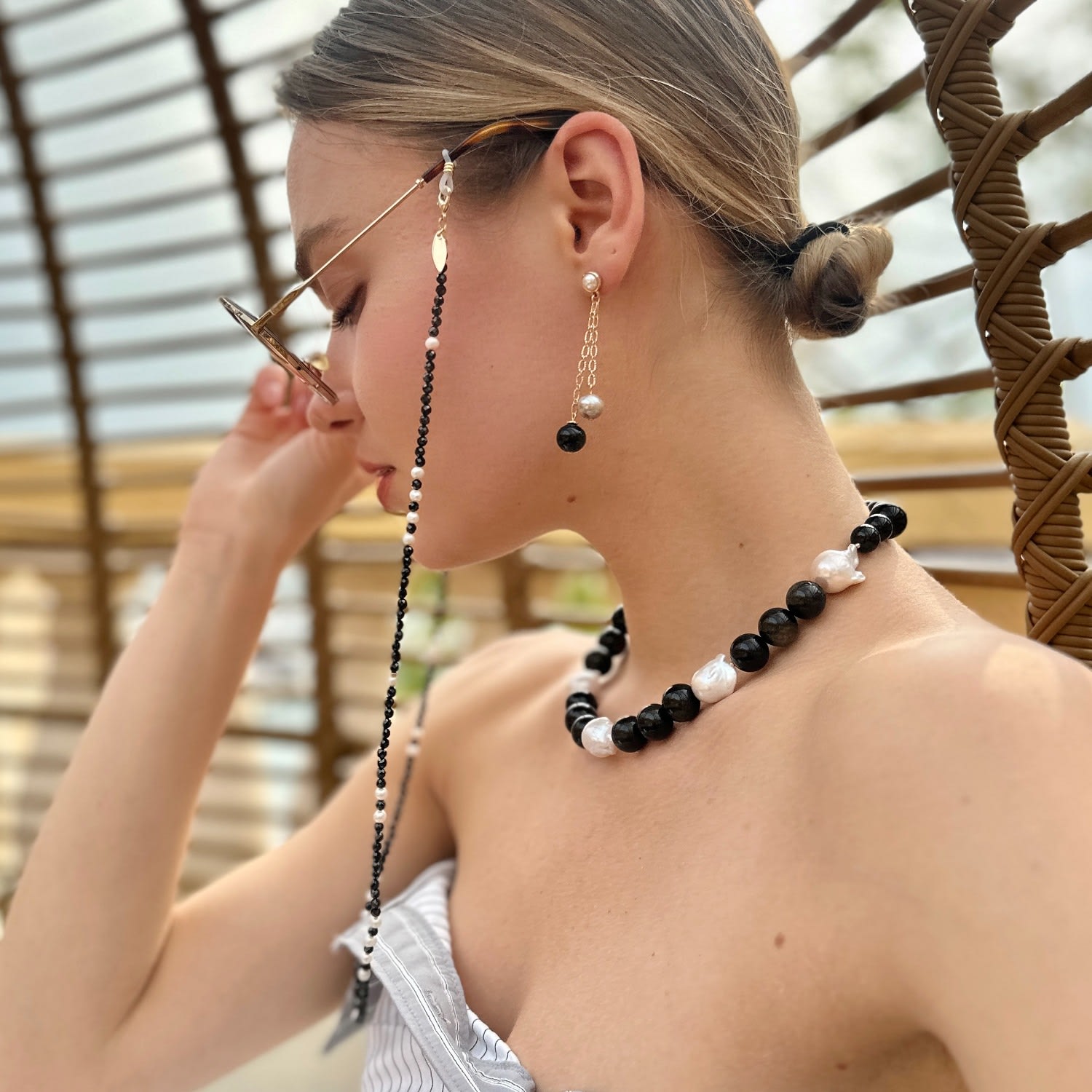 Black Spinel And Freshwater Pearls Eye Glasses Chain