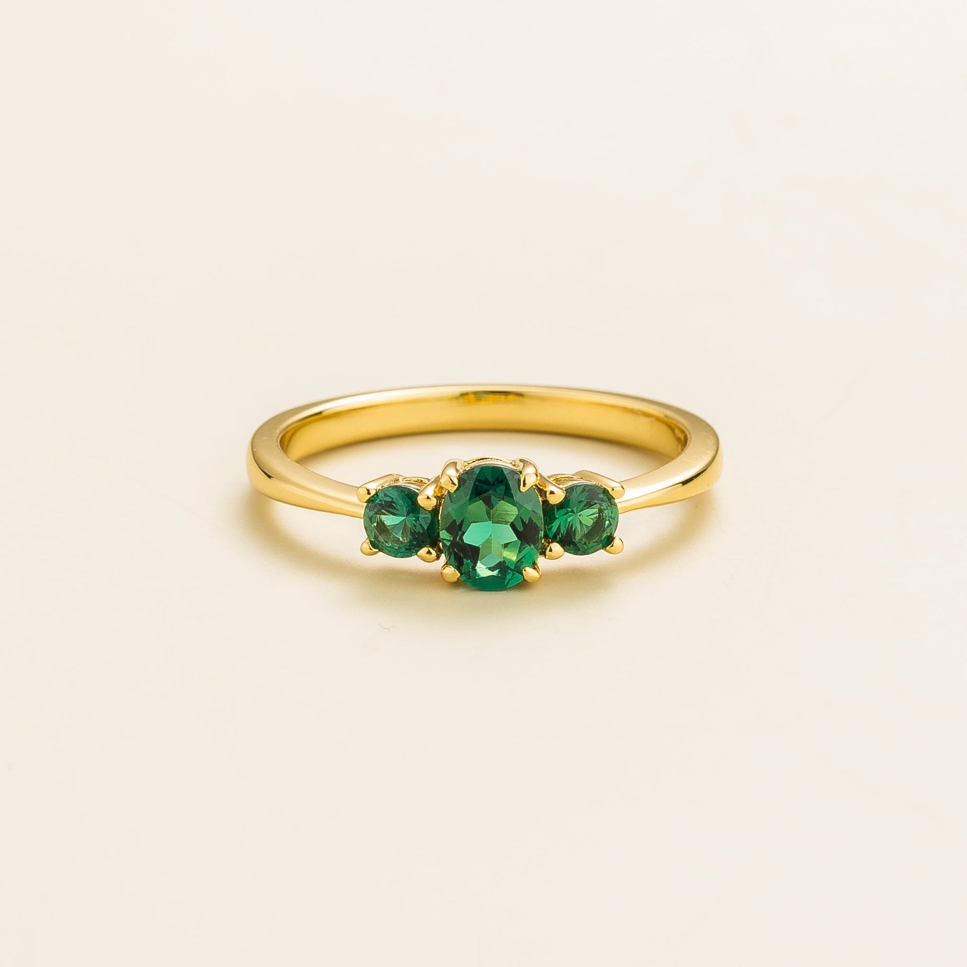 Boble Ring In Emerald Set In Gold
