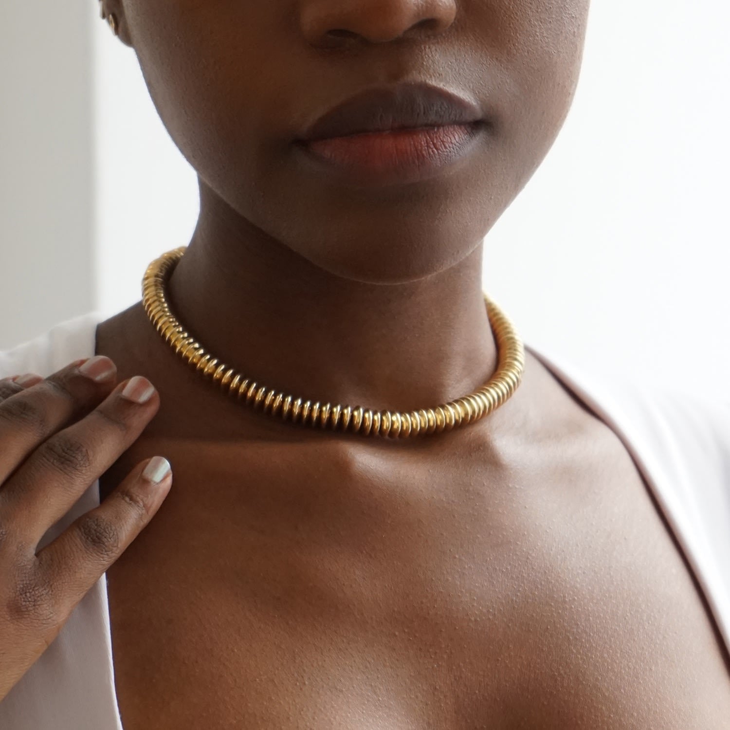 Bold Golden Beaded Necklace Monopoli