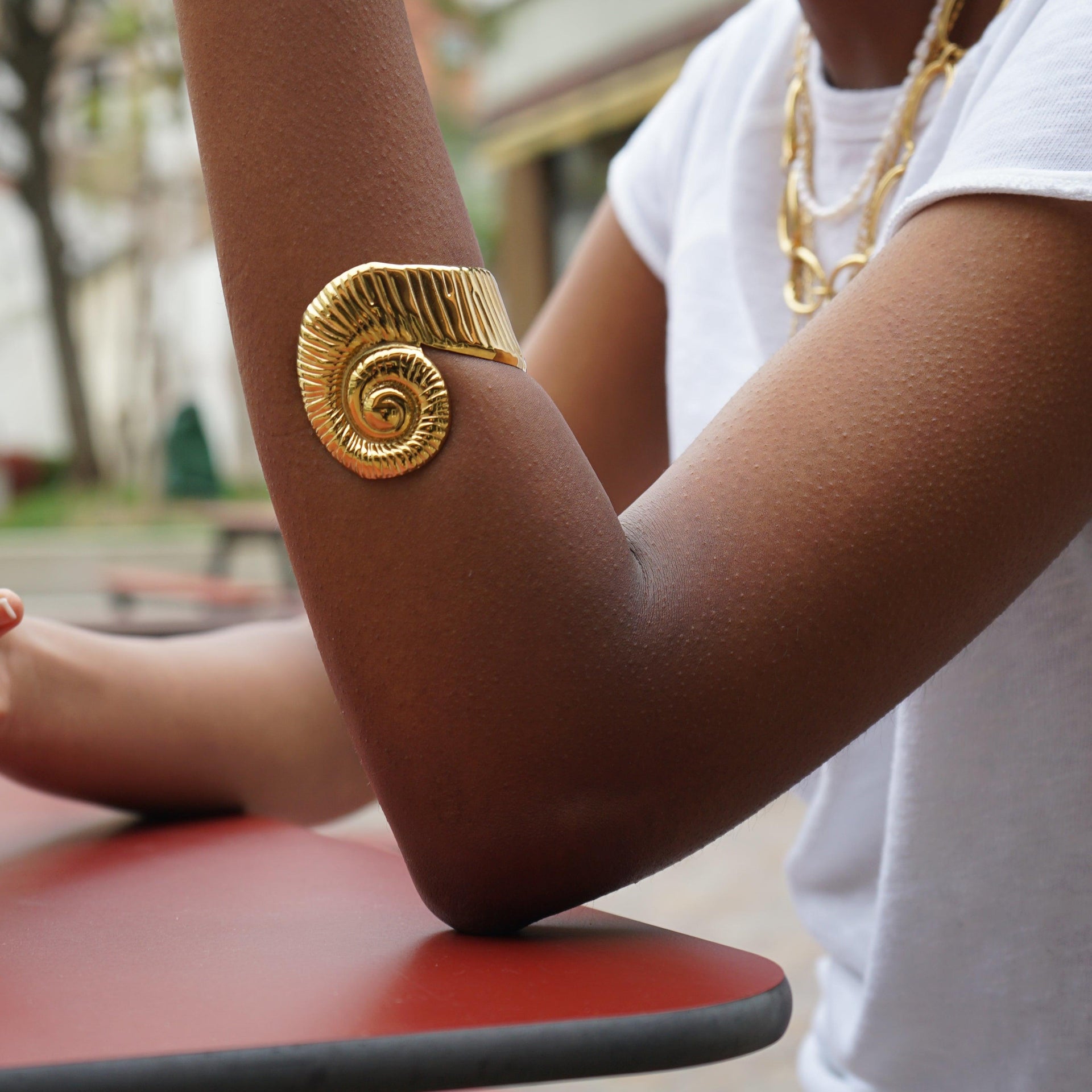 Bold Shell Cuff Aleyna