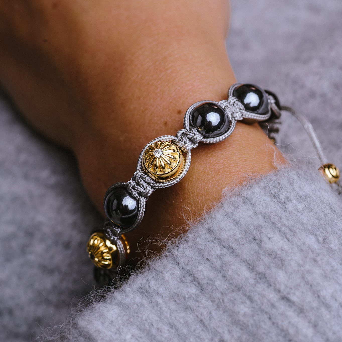 Braided Bracelet In Gold With Hematite, Moonstone & Onyx - The Maverick