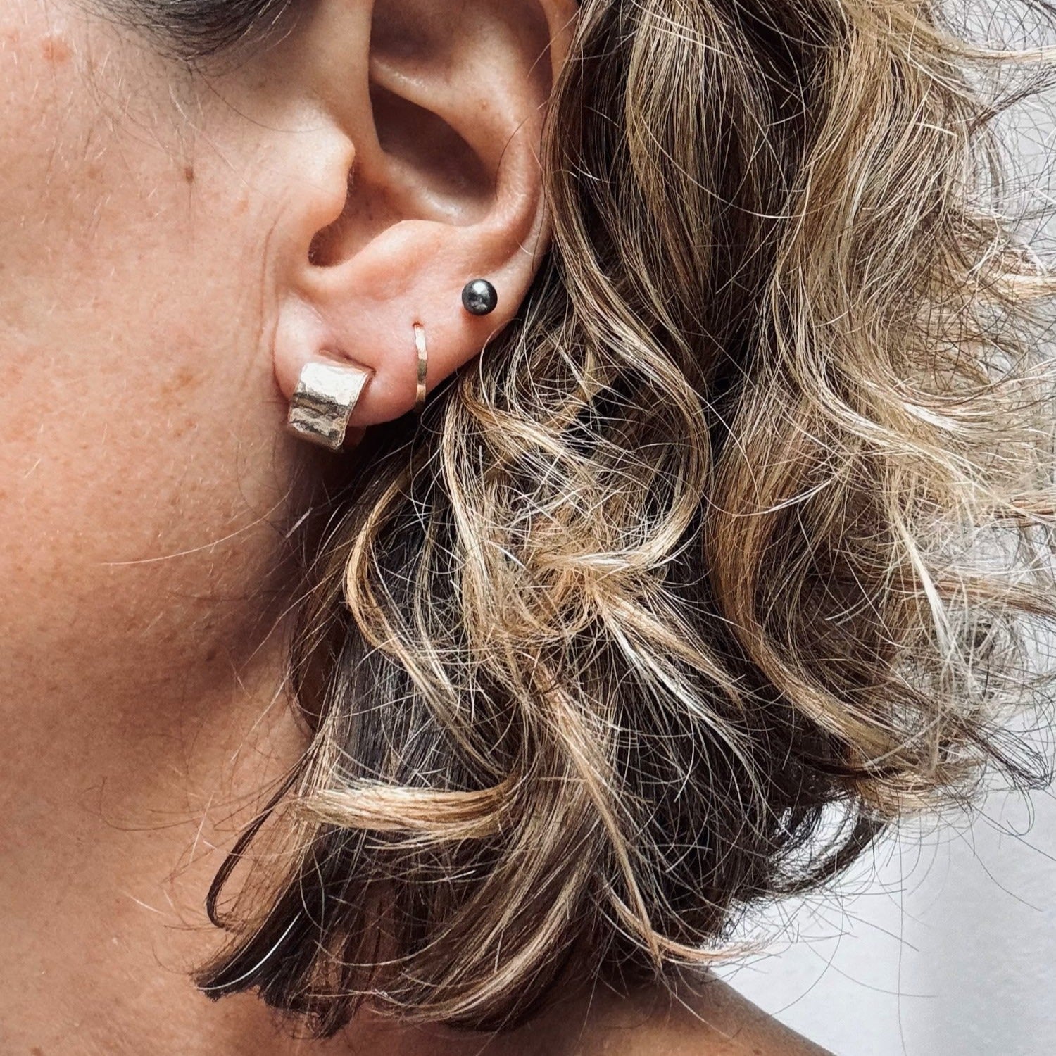 Brutalist Circular Huggie In Gold