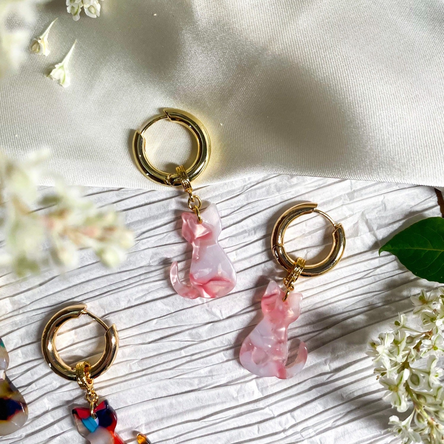 Colour Blocked Cats Hoops Earrings - Pink & Purple