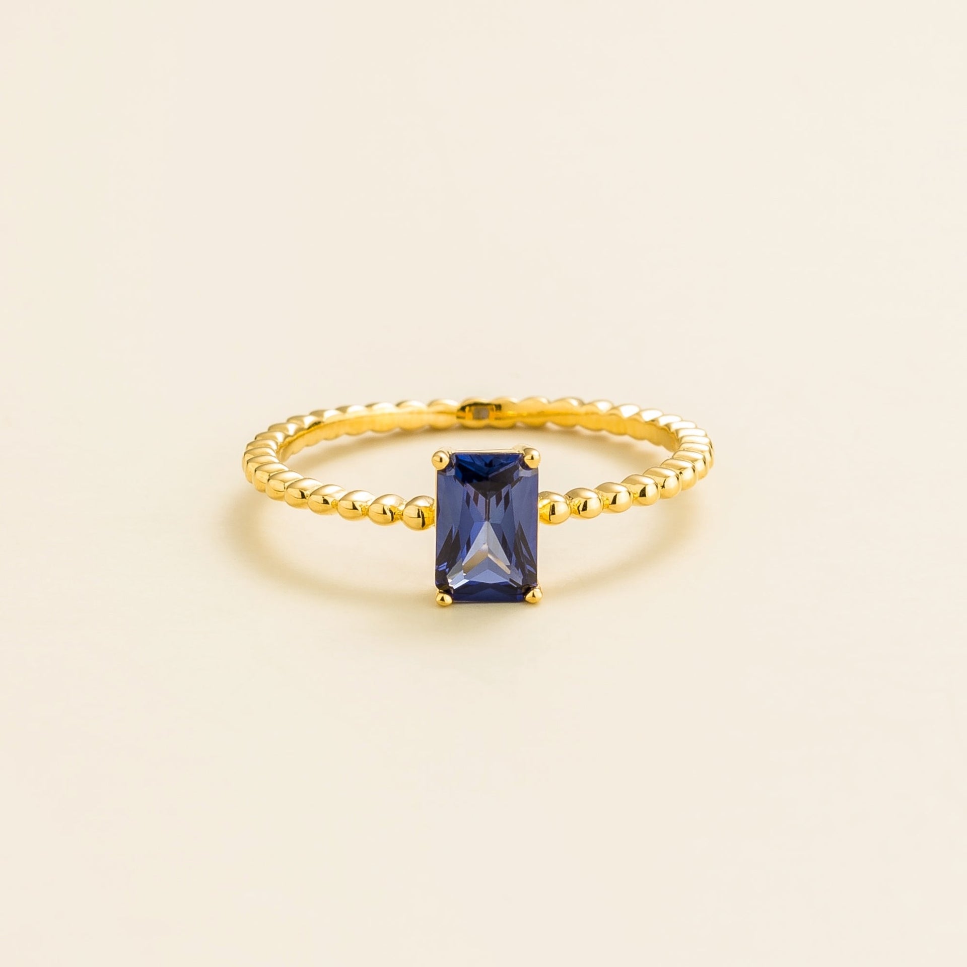 Buchon Gold Ring Set With Blue Sapphire