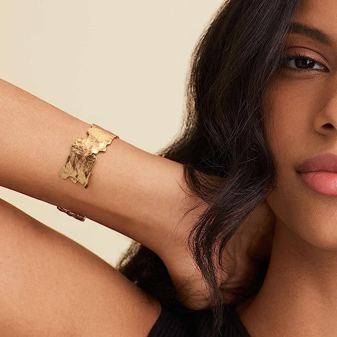 18k Gold Hammered Cuff Bangle