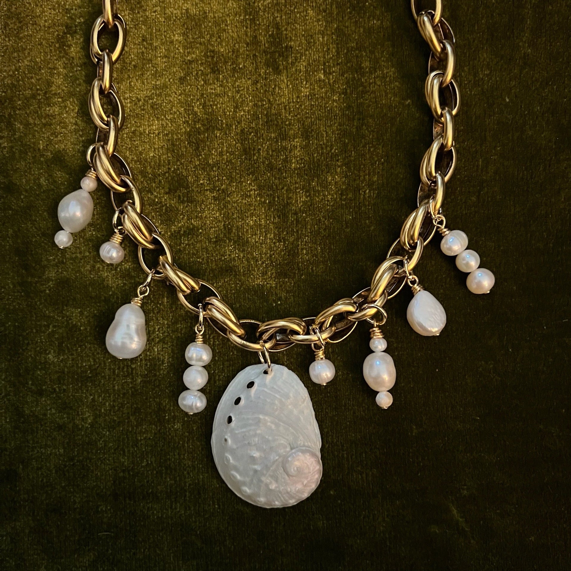 Cala Pearl & Shell Necklace