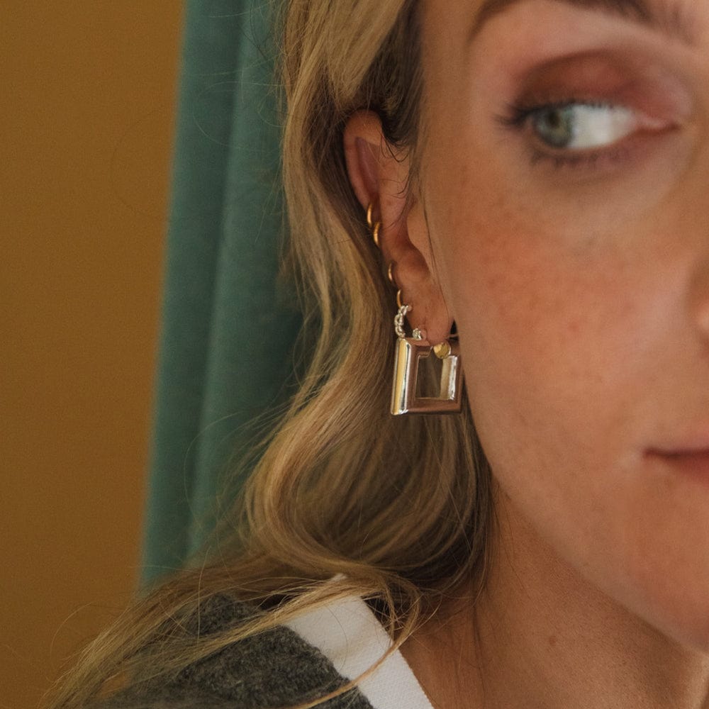 polly-sayer-chubby-square-hoop-earrings-silver-plated-daisy-london