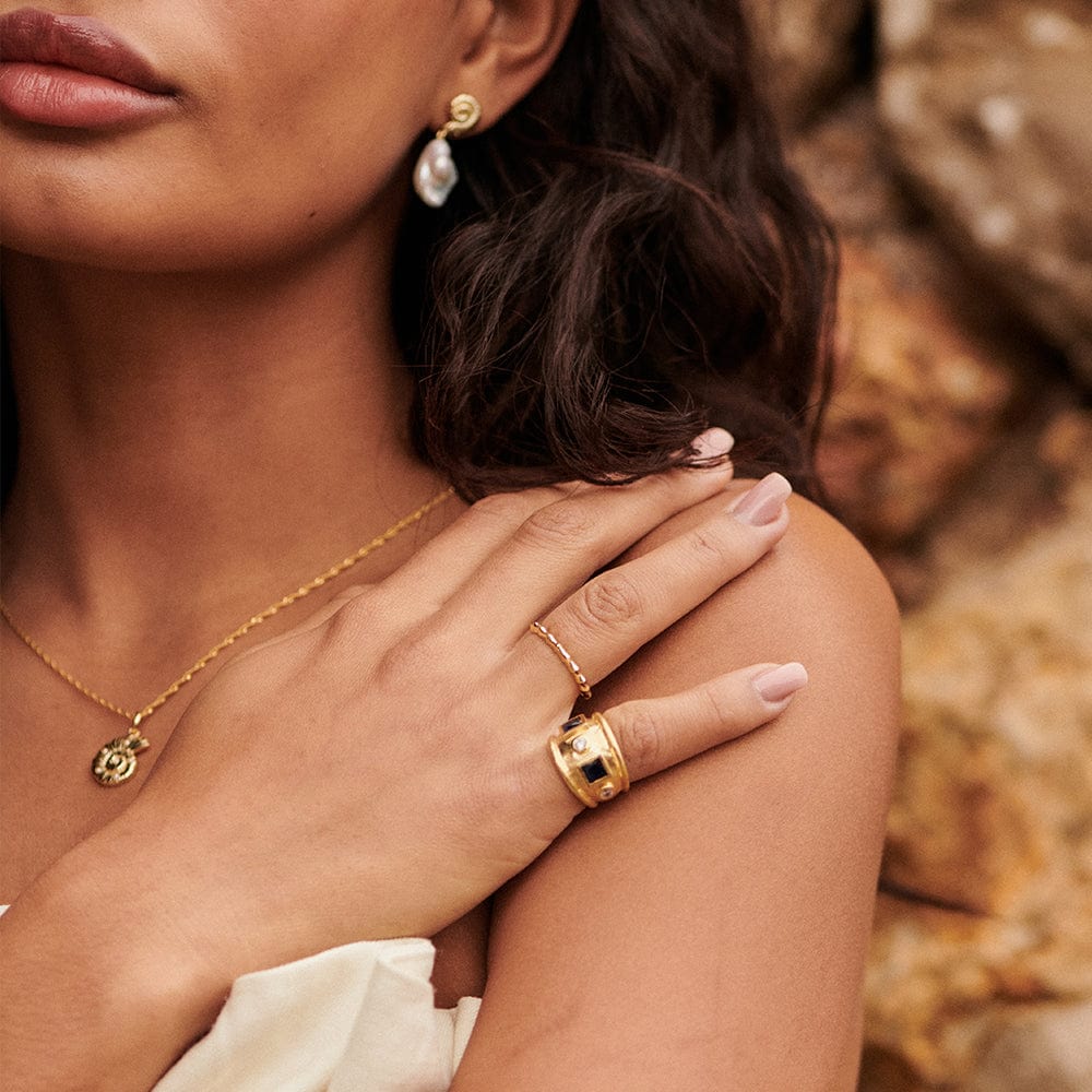 chunky-stone-textured-ring-18ct-gold-plated-daisy-london