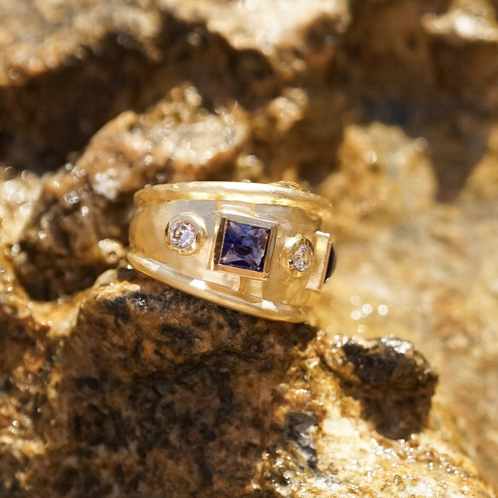 chunky-stone-textured-ring-18ct-gold-plated-daisy-london